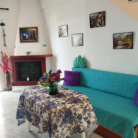 La Maison Bleue Nyaraló Dioniszíu-part